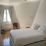 Au Pied De La Tour Eiffel: Superbe Appartement